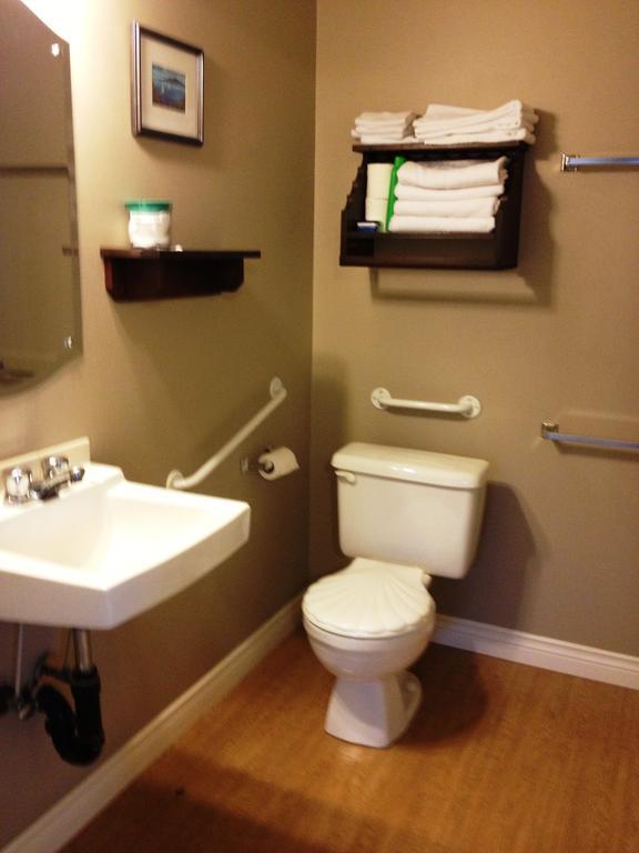 Mcintyre'S Cottages Baddeck Room photo