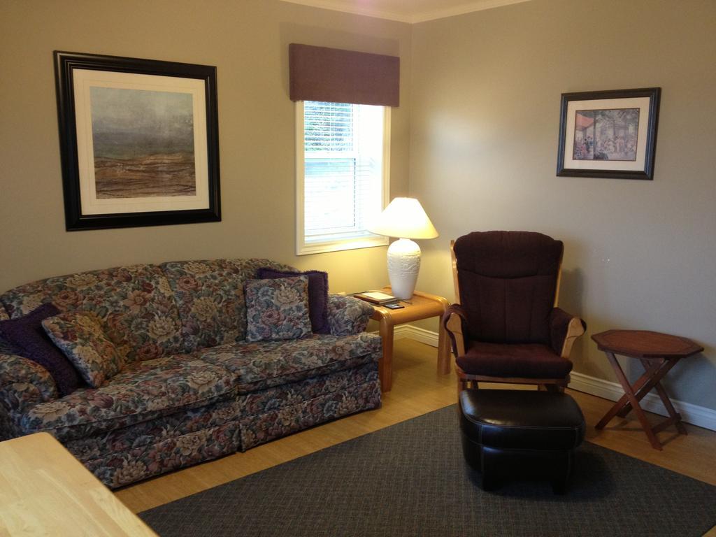 Mcintyre'S Cottages Baddeck Room photo