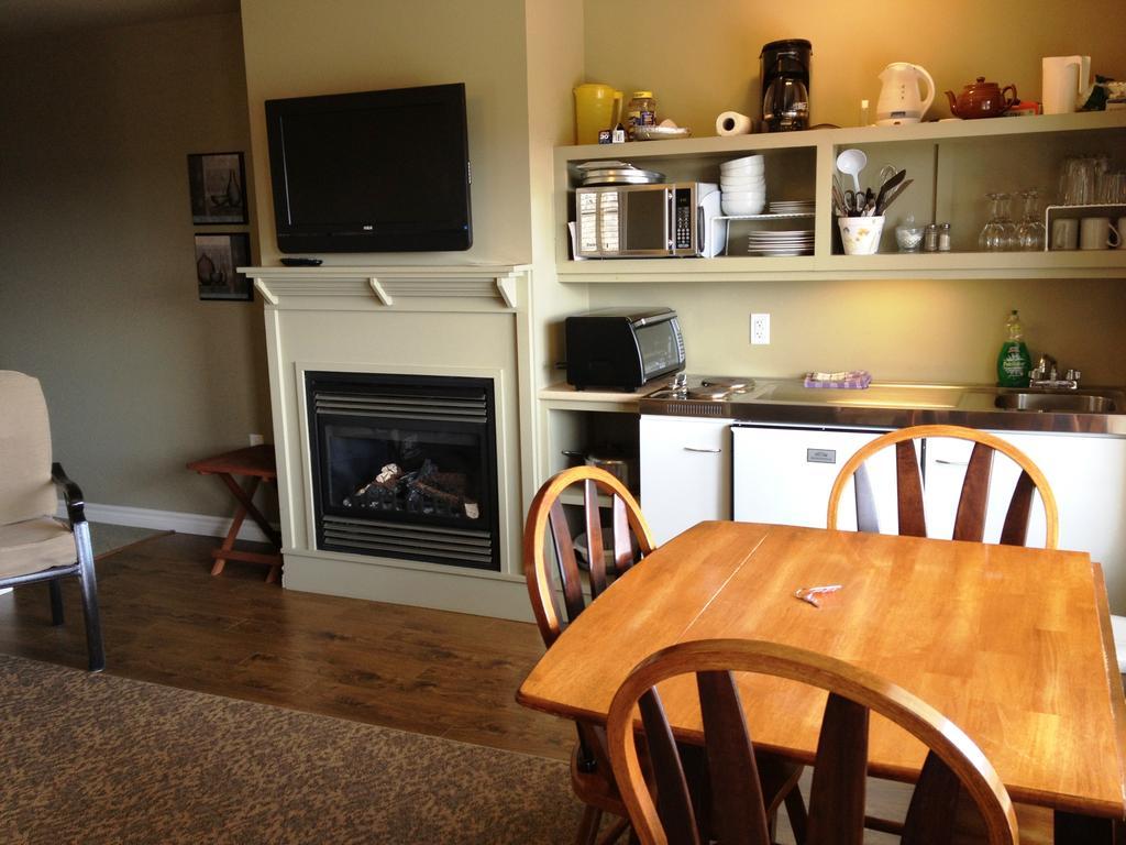 Mcintyre'S Cottages Baddeck Room photo