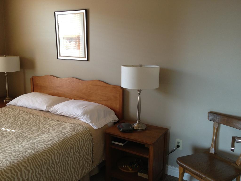 Mcintyre'S Cottages Baddeck Room photo