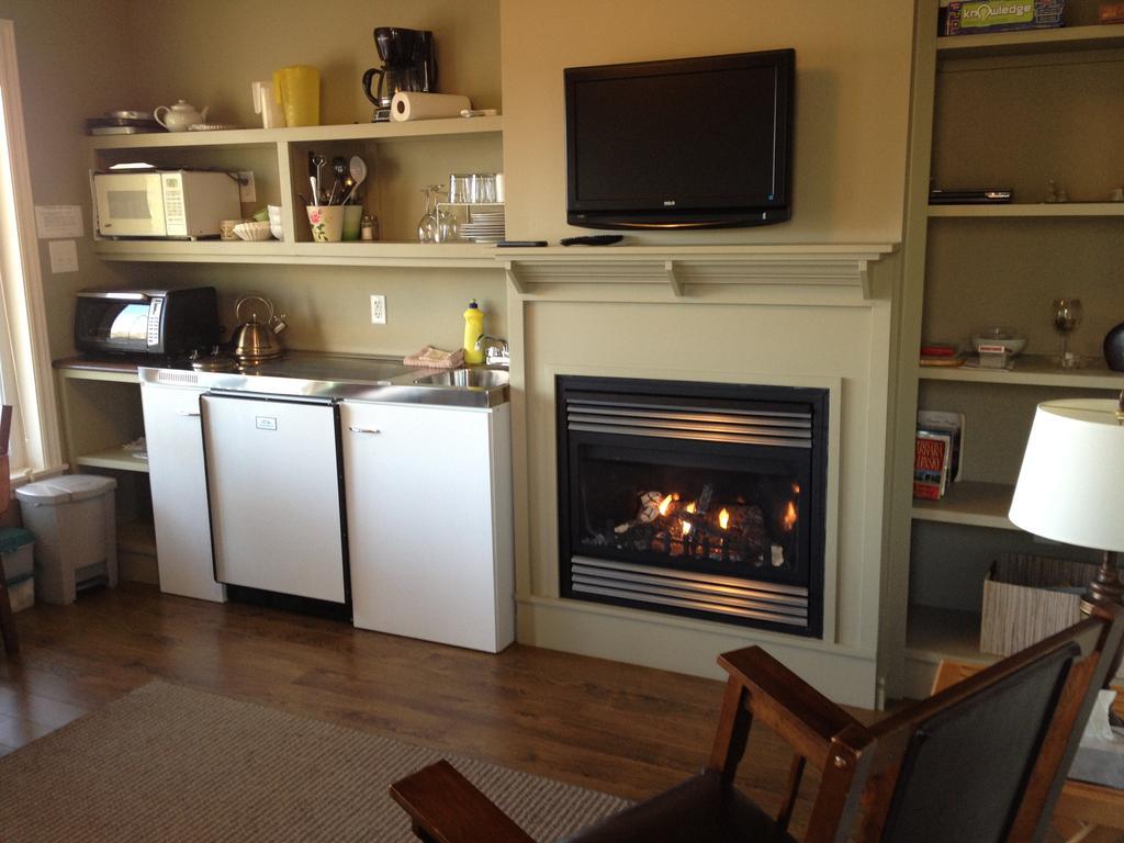 Mcintyre'S Cottages Baddeck Room photo