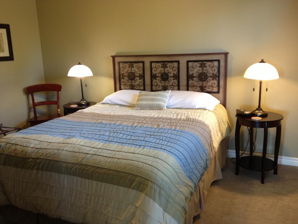 Mcintyre'S Cottages Baddeck Room photo